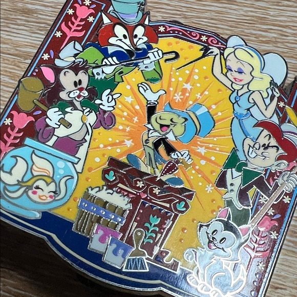 Authentic Disney ⭐️ Jiminy Cricket Silver Enamel Pin with Iconic Characters - Picture 6 of 8